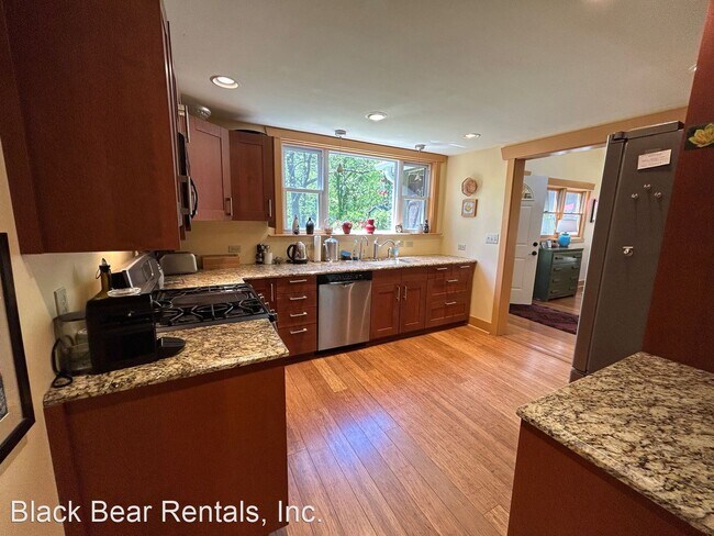 Building Photo - 2 br, 1 bath House - 113 North Lane