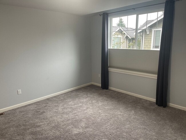 Building Photo - Spacious 3BD/2.5BTH Available for Lease in...