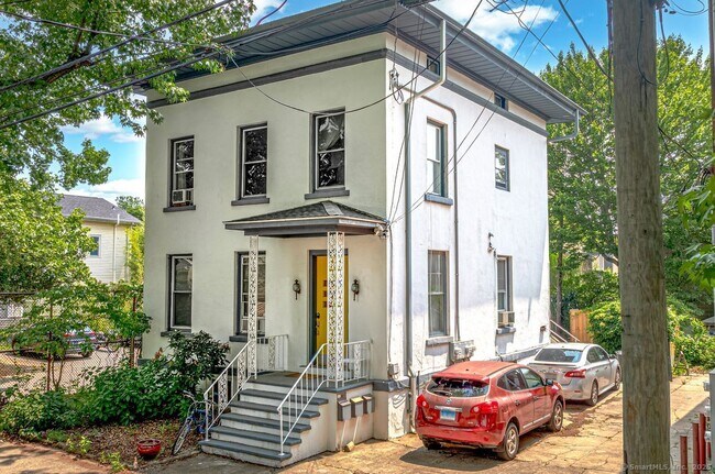 Building Photo - 272 St John St