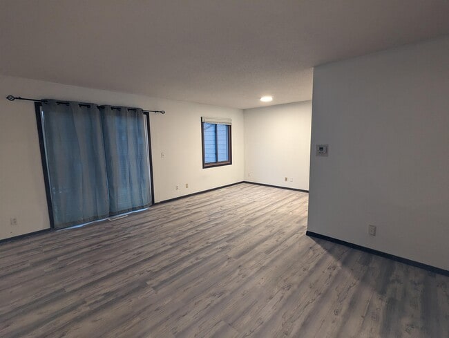 Building Photo - 362 W Eagle Lake Dr