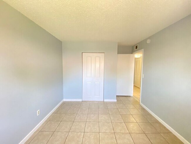 Building Photo - 605 Northlake Blvd