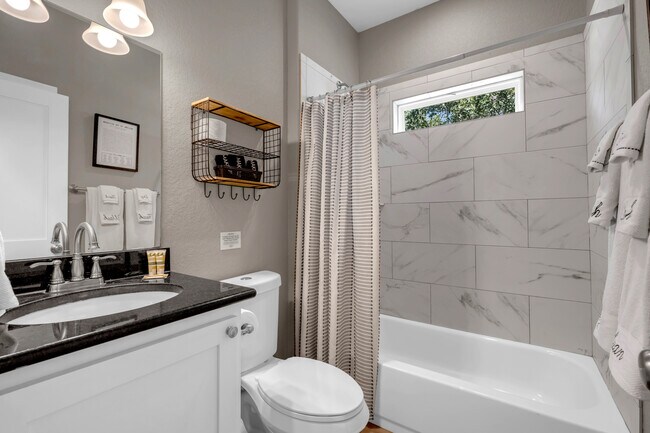 Building Photo - 113 Winding Oak Dr