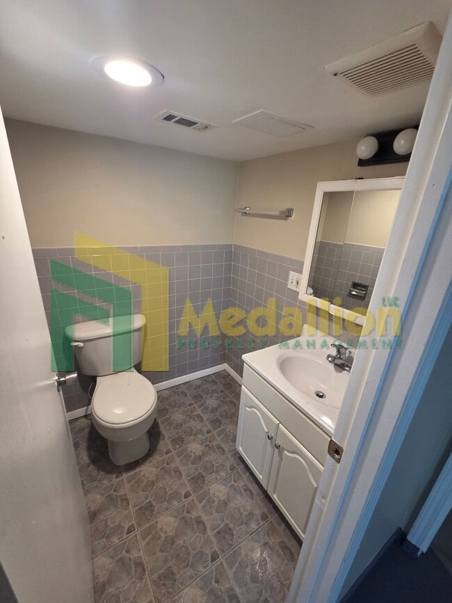 Building Photo - Spacious 4-Bedroom Home with Finished Basement and Yard Space