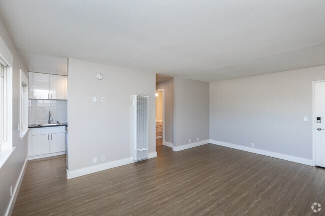 Studio - 425SF - Living/Dining - 3618 Alameda Apartments