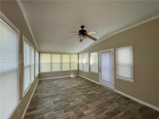 Building Photo - 10730 Pinewalk Forest Cir