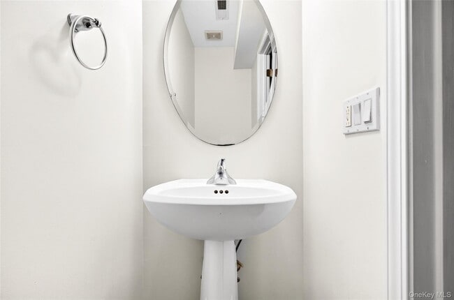 Building Photo - 17 Harbor Pointe Dr