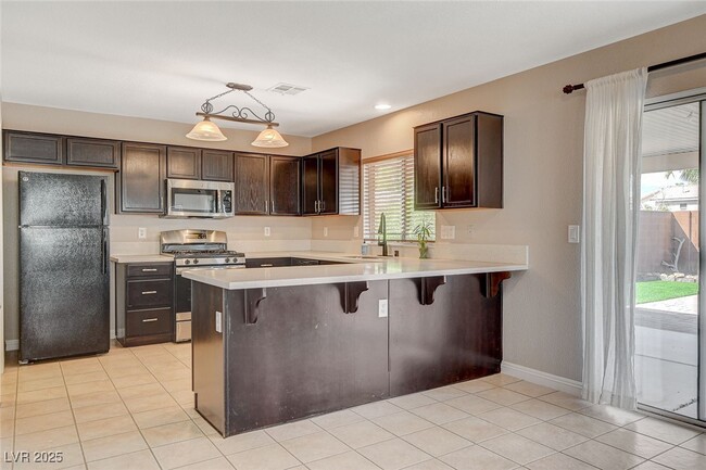 Building Photo - 688 Emerald City Ave