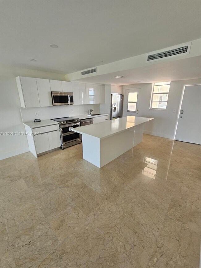 Building Photo - 2905 Point E Dr