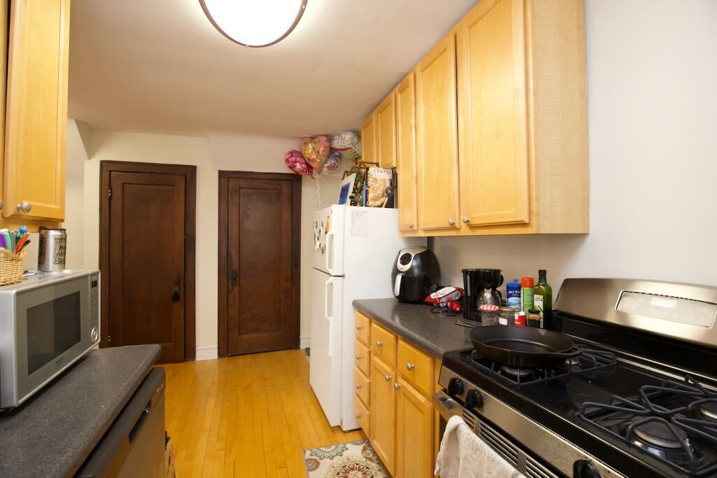 Building Photo - 733 Elm