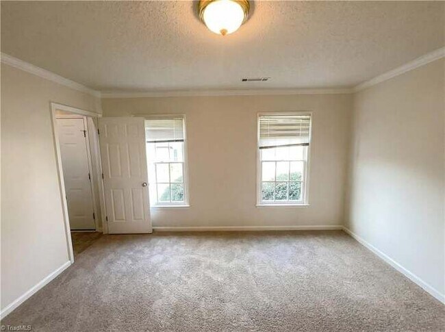 Building Photo - 119 Edgedale Ct