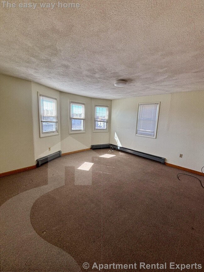 Building Photo - 569 Somerville Ave