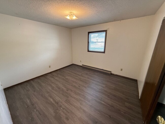 Building Photo - 422-428 8th Ave NE