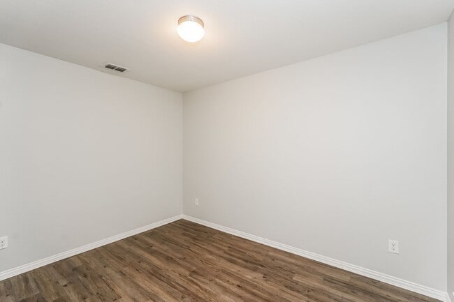 Building Photo - Newly Renovated Single Family Home | 4 BR/2BA | Oversized yard