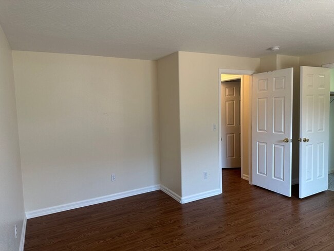 Building Photo - Beautiful 3 bedroom 2 bathroom house in a ...