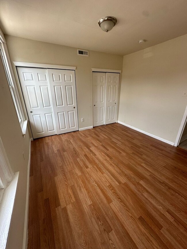 Building Photo - 3 BED 1 BATH HOME FOR RENT