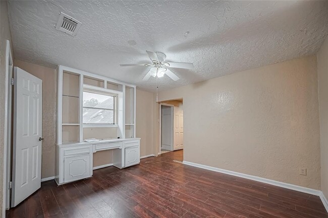 Building Photo - 4015 Black Locust Dr