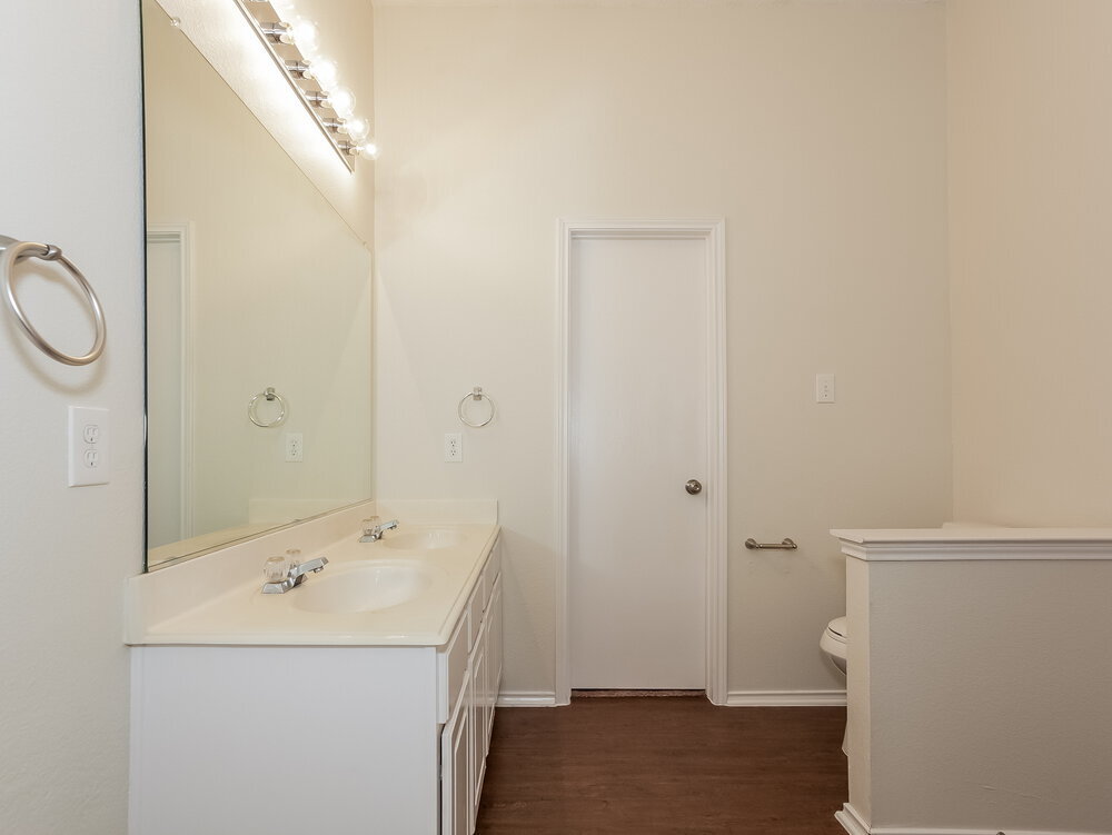 Building Photo - 11008 Briaroaks Dr