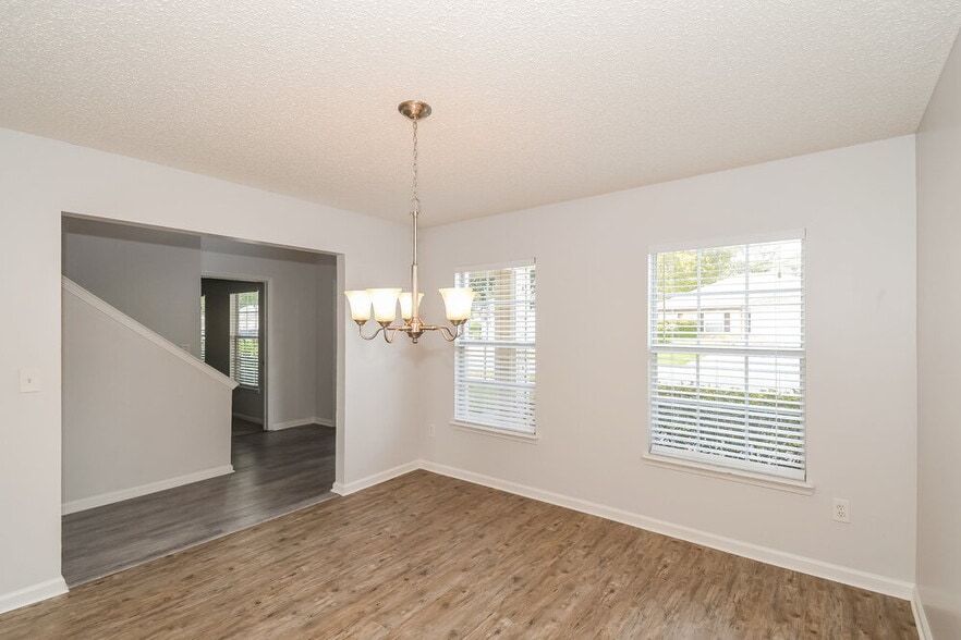 Building Photo - 14139 Crestwick Dr W