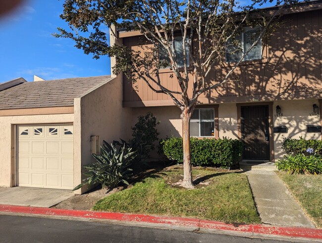 Primary Photo - 4 bed townhouse near Mesa College and USD