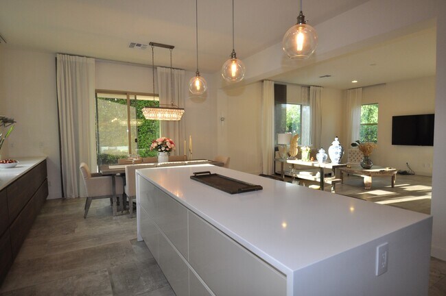 Building Photo - Stunning 5bed/3bath 2771 sq/ft Gilbert Home!