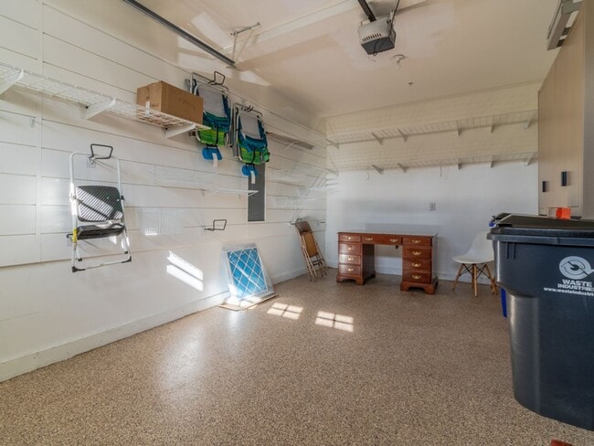 Building Photo - YEAR ROUND RENTAL- FURNISHED - 3 BEDROOM CONDO - WOODS COVE