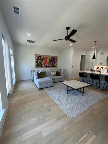 Building Photo - 128 Gdn Ct W