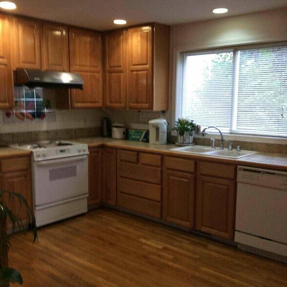 Building Photo - 12340 8th Ave NE