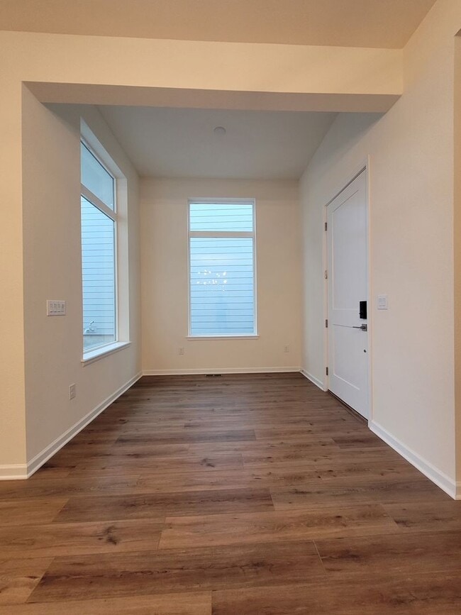 Building Photo - 820 Promenade Dr