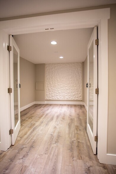 Building Photo - 931 Green Oaks Dr