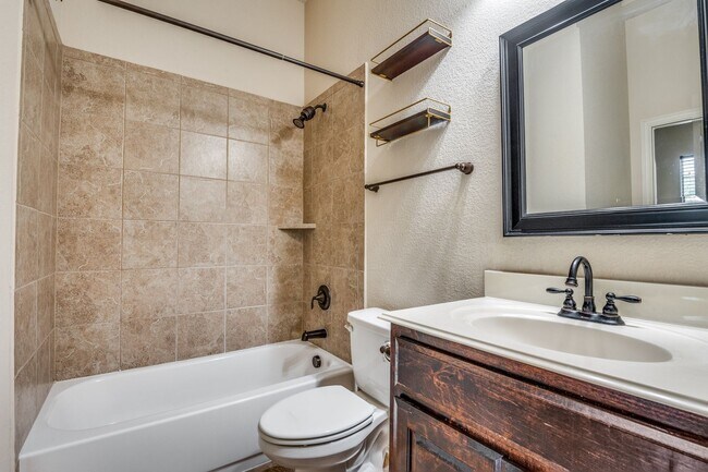 Building Photo - Luxurious 4BR/3BA Home in Grand Prairie – ...