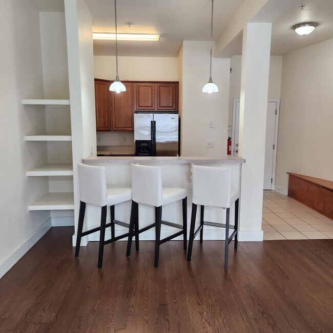 Building Photo - 3 Greenwich Dr