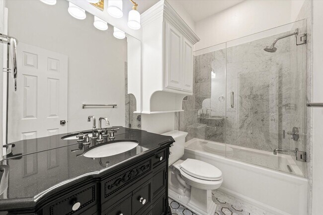 Building Photo - Exclusive Luxury Lease-124 N Crosstimber T...