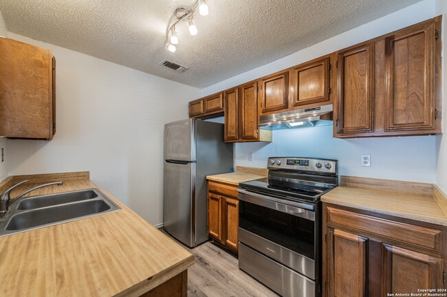 Building Photo - 7006 Silver Canyon