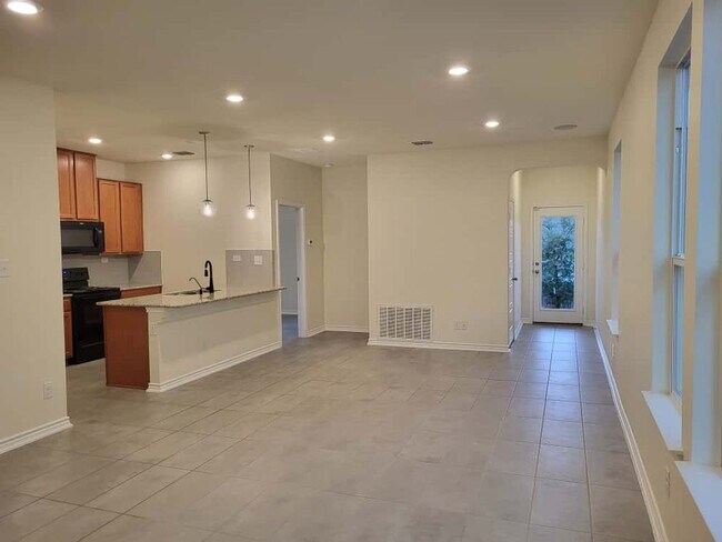 Building Photo - New Home In Cul de sac