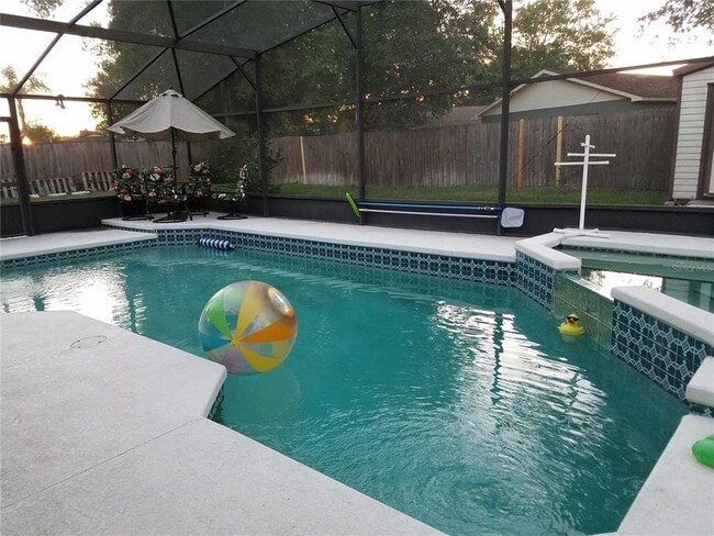 Building Photo - 1323 Sweetwood Blvd