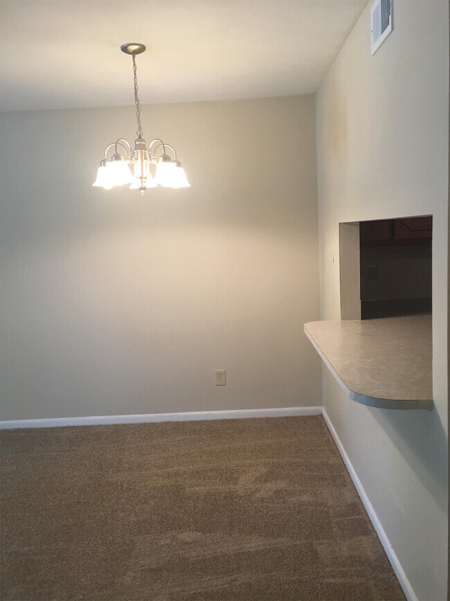 Building Photo - 1000 Pembrook Dr