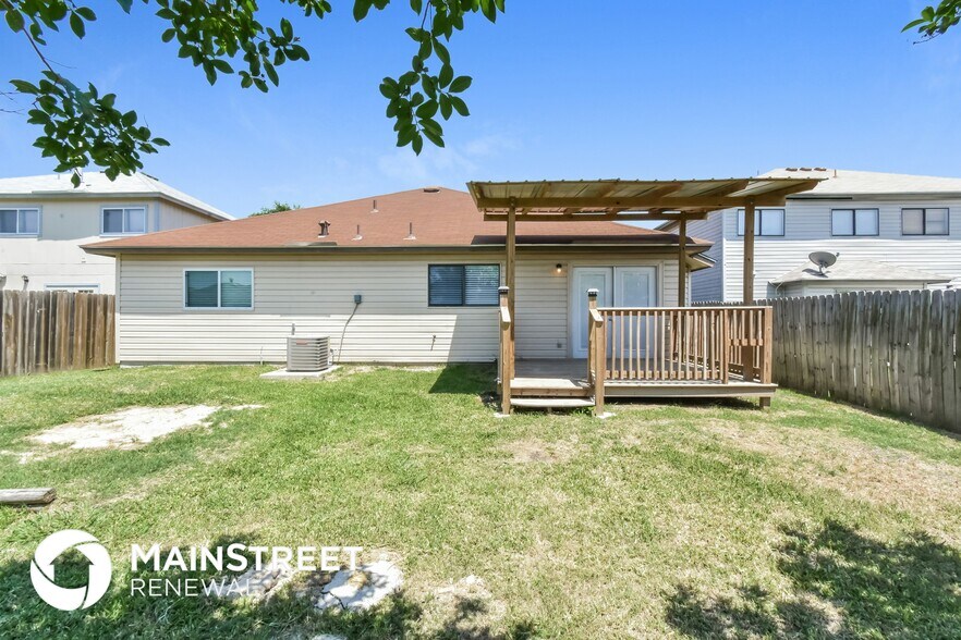Building Photo - 8027 Chestnut Cape Dr