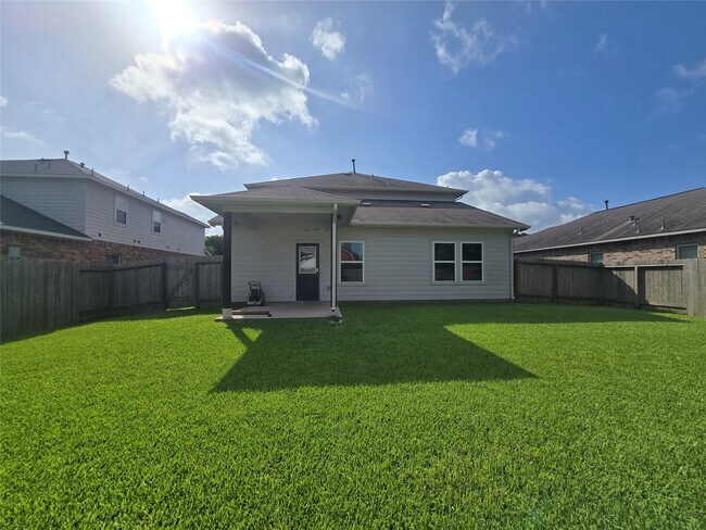 Building Photo - 7318 Parkview Dr
