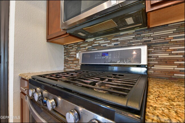 Building Photo - 5649 Valley Maple Dr