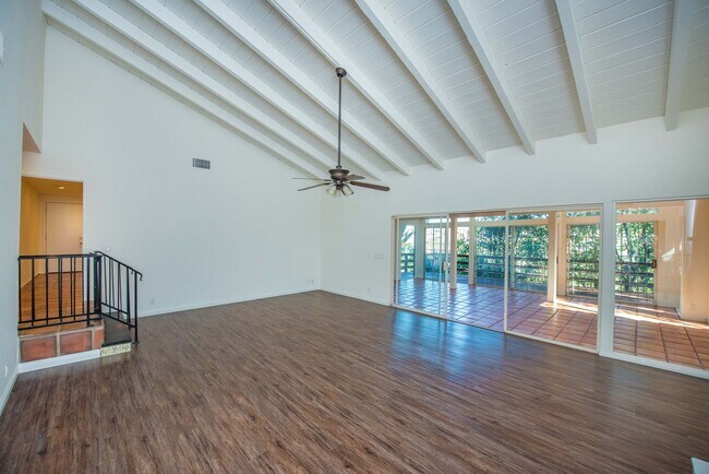 Building Photo - Anaheim Hills