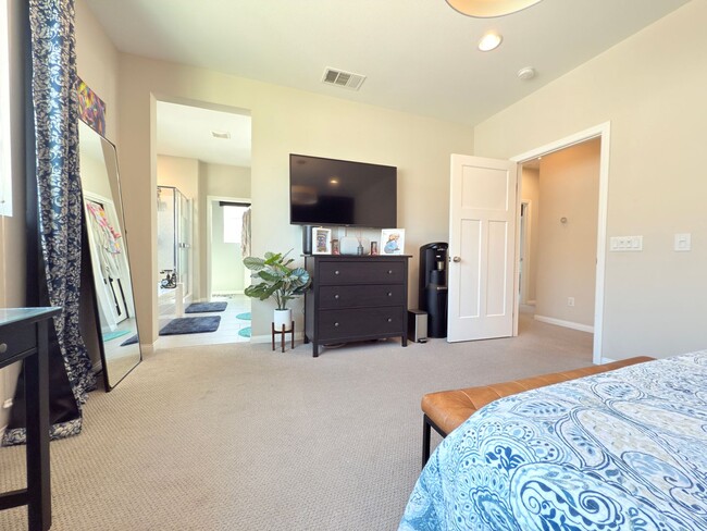 Building Photo - Beautiful 3 Bedroom in Private Community