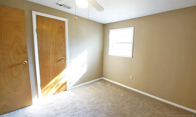 Building Photo - 26084 S 558 Rd