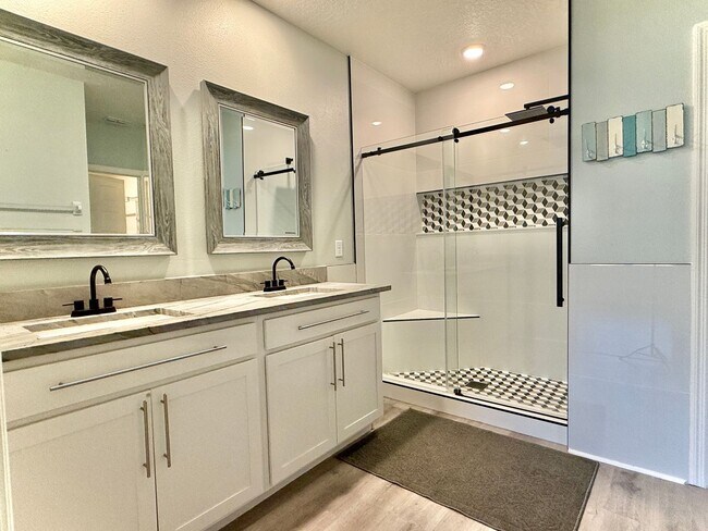 Building Photo - Spacious Home in Crystal Bay offering 4 bedrooms with upgrades throughout