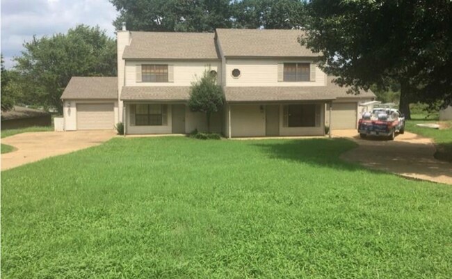 Building Photo - 2915 Laura Ln