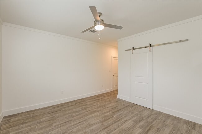 Building Photo - 3127 Bay St