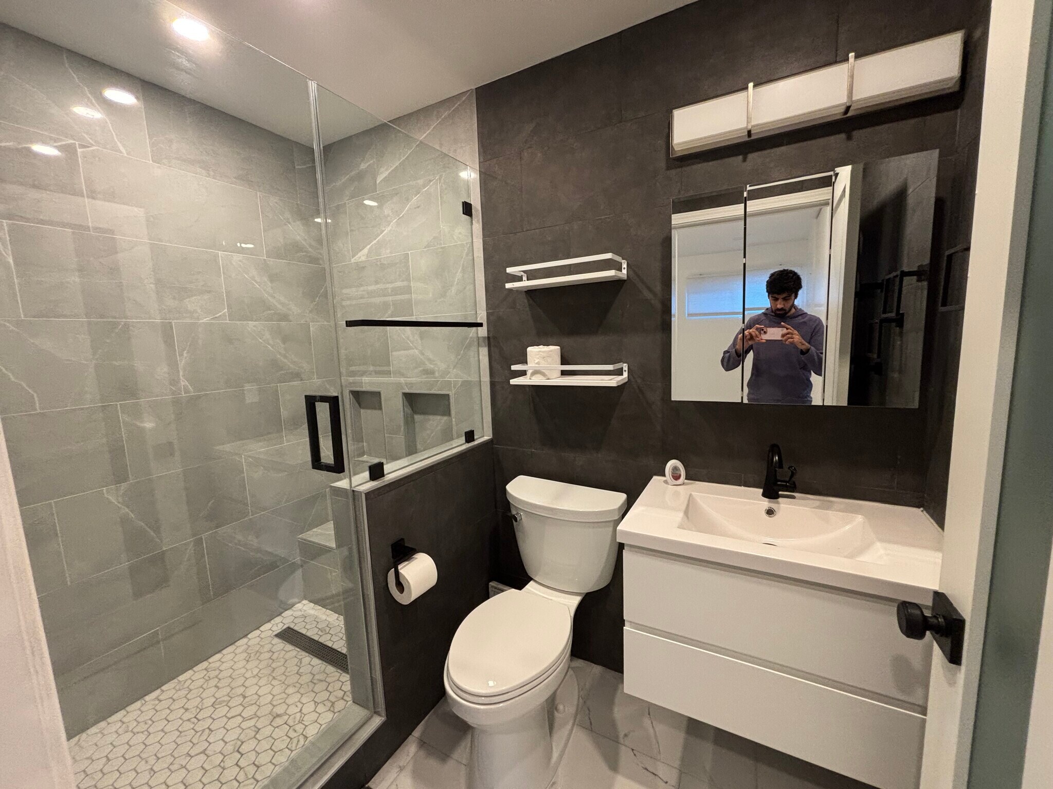 Building Photo - 6999 Darnoch Way