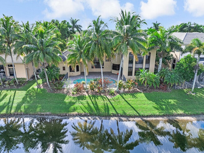 Building Photo - 10513 Versailles Blvd