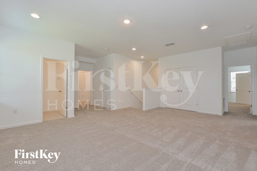Building Photo - 611 Avila Pl
