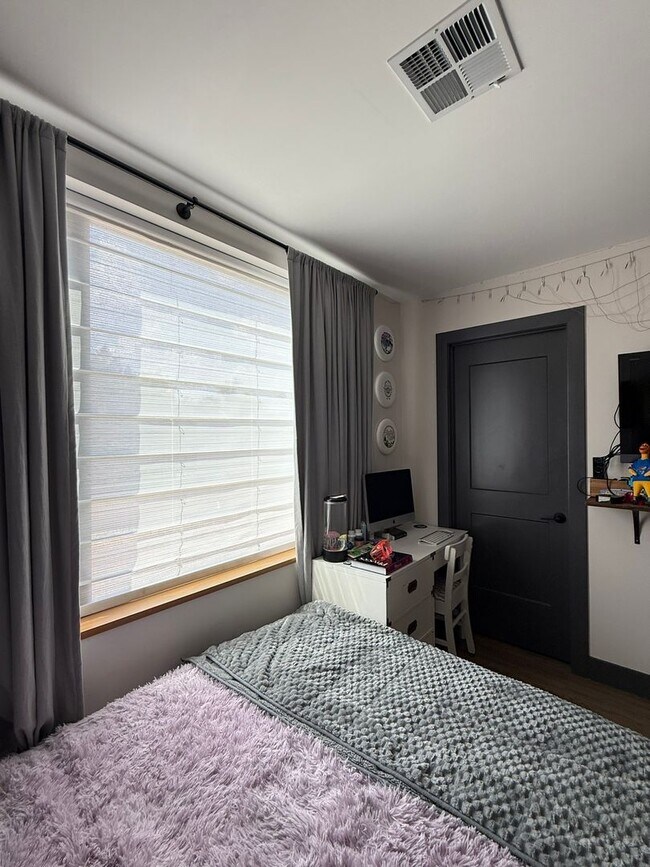 Building Photo - 100 Quartz Knl