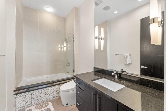 Building Photo - 449 S 12th St